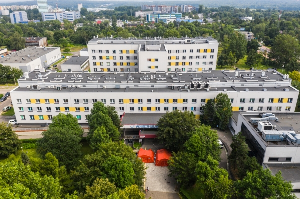 Uniwersyteckie Centrum Kliniczne im.prof. K.Gibińskiego SUM w Katowicach z pozytywną opinią Międzynarodowego Towarzystwa Senologicznego.