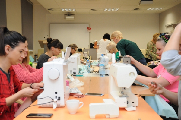 260 sztuk w 6 godzin - Wolontariuszki uszyły kolejną partię OnkoChust!