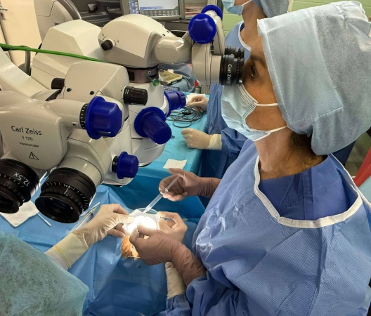 Pierwsze wszczepienie innowacyjnego implantu jaskrowego w Uniwersyteckim Centrum Klinicznym w Katowicach