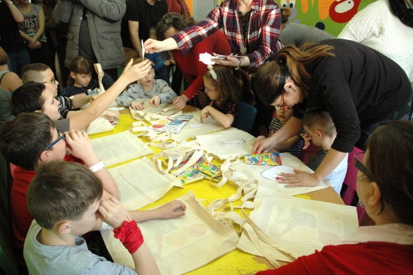 Wielkanocne warsztaty na Oddziale Okulistyki Dziecięcej