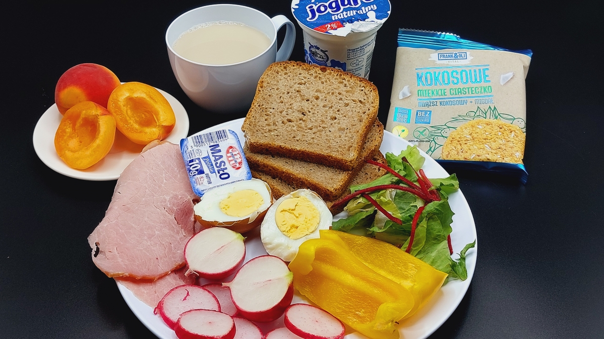 śniadanie z ograniczeniem łatwoprzyswajalnych węglowodanów