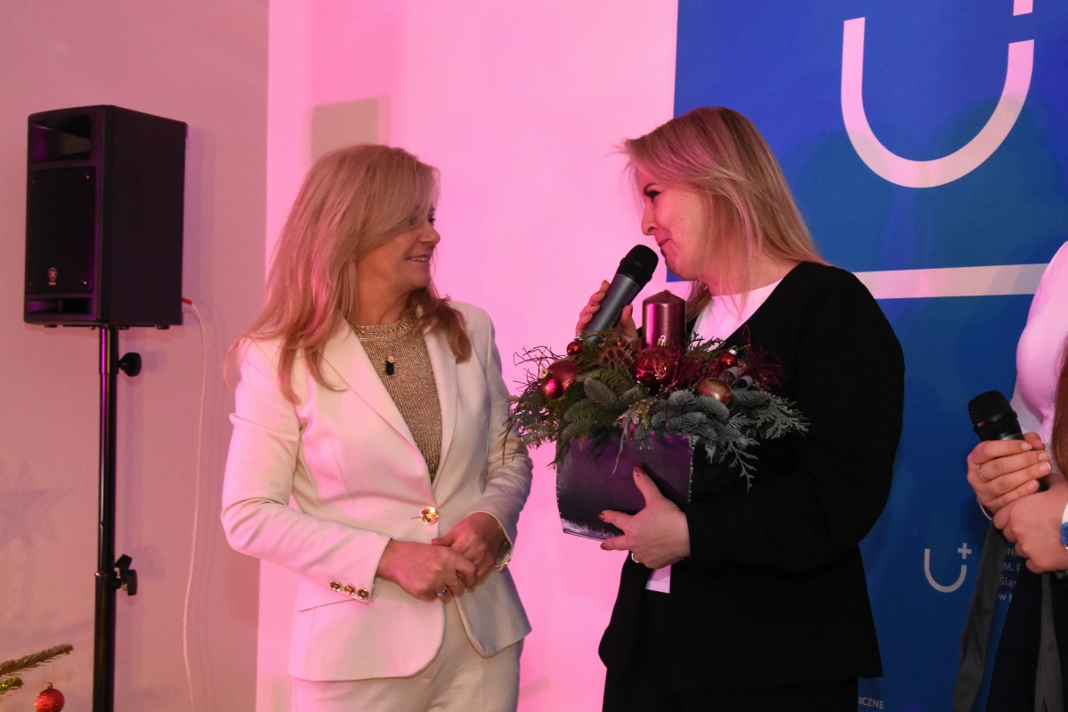 Pani Alkesandra Stano z Panią Dyrektor Renata Wachowicz