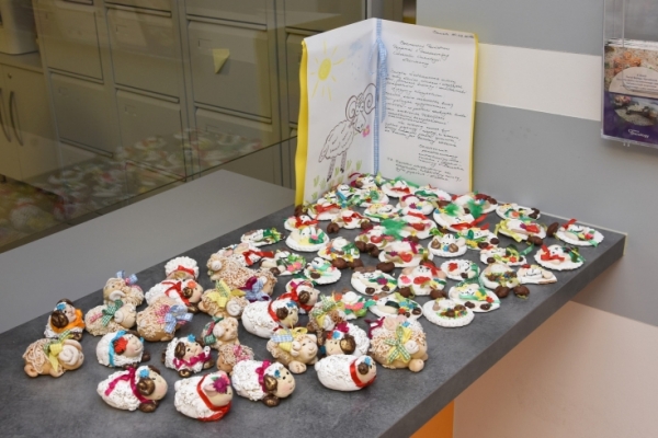 Pacjenci onkologii obdarowani wielkanocnymi barankami!