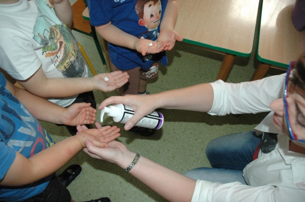 O myciu rąk z przedszkolakami...